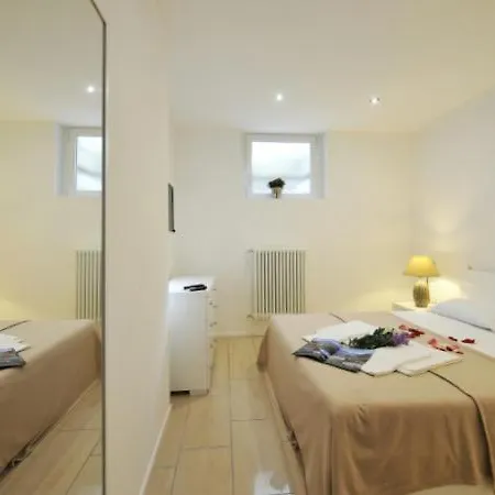 Sleeps 9 Pool Air Con 别墅