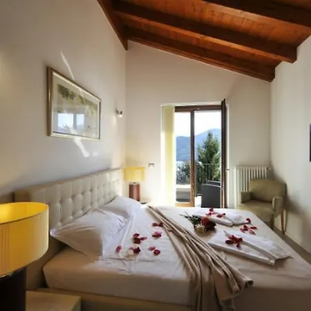 Sleeps 9 Pool Air Con *