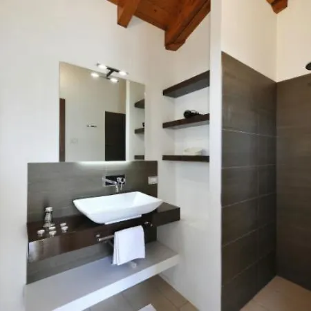 Sleeps 9 Pool Air Con *