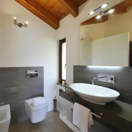 Sleeps 9 Pool Air Con 别墅